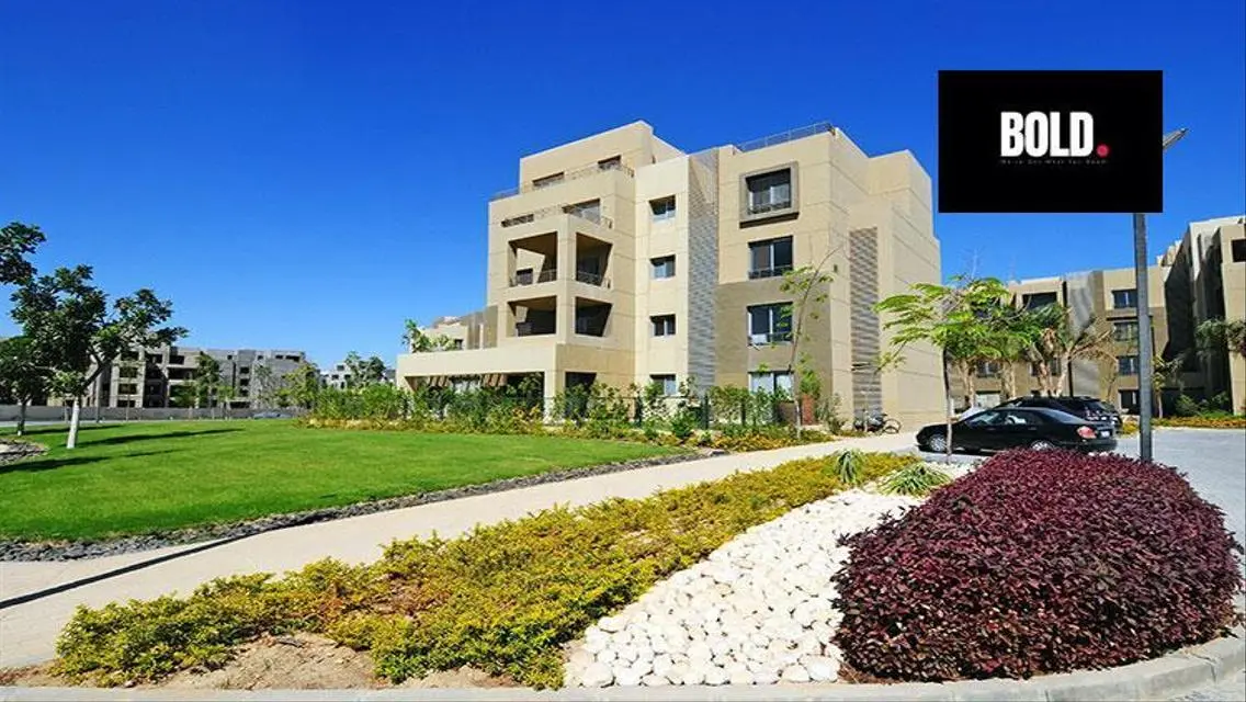 Luxury Apartment with Private Garden and Lake View Pool