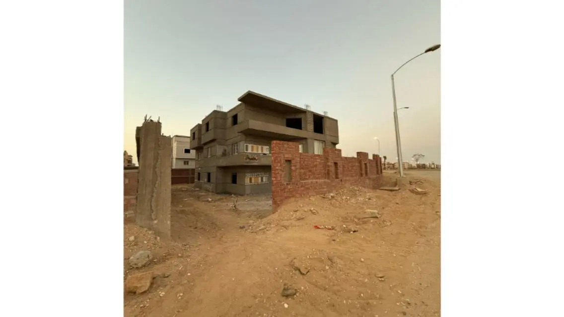 شقة فاخرة مع حديقة خاصة في موقع متميز