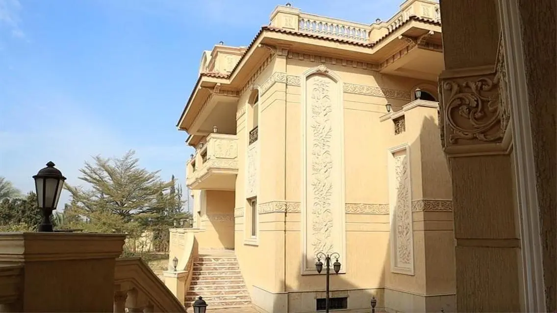 عقار مميز بمساحة 1040 متر للبيع