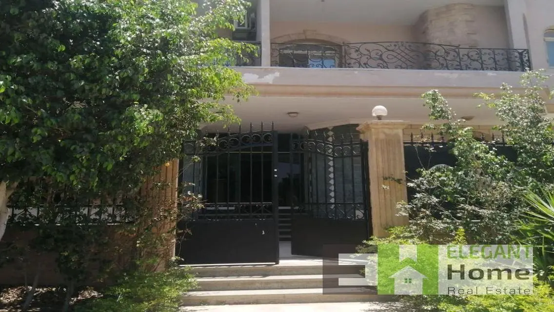 Luxury Villa with Private Garden and Balcony
