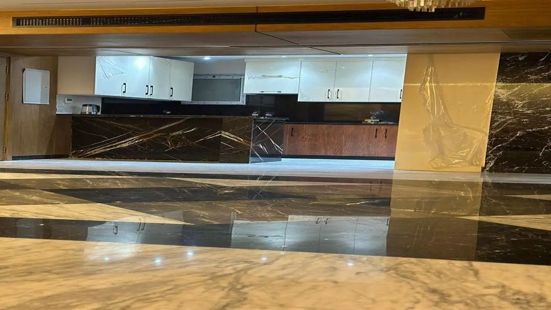 شقة فاخرة للبيع بسعر مغري في موقع متميز