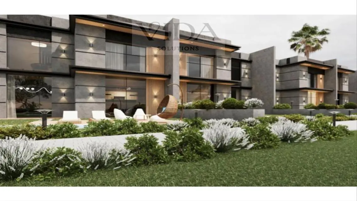 Luxury Villa with Private Pool and Garden in Elora