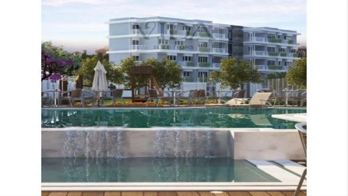 Luxurious Apartment Overlooking Lakes in Prime Location