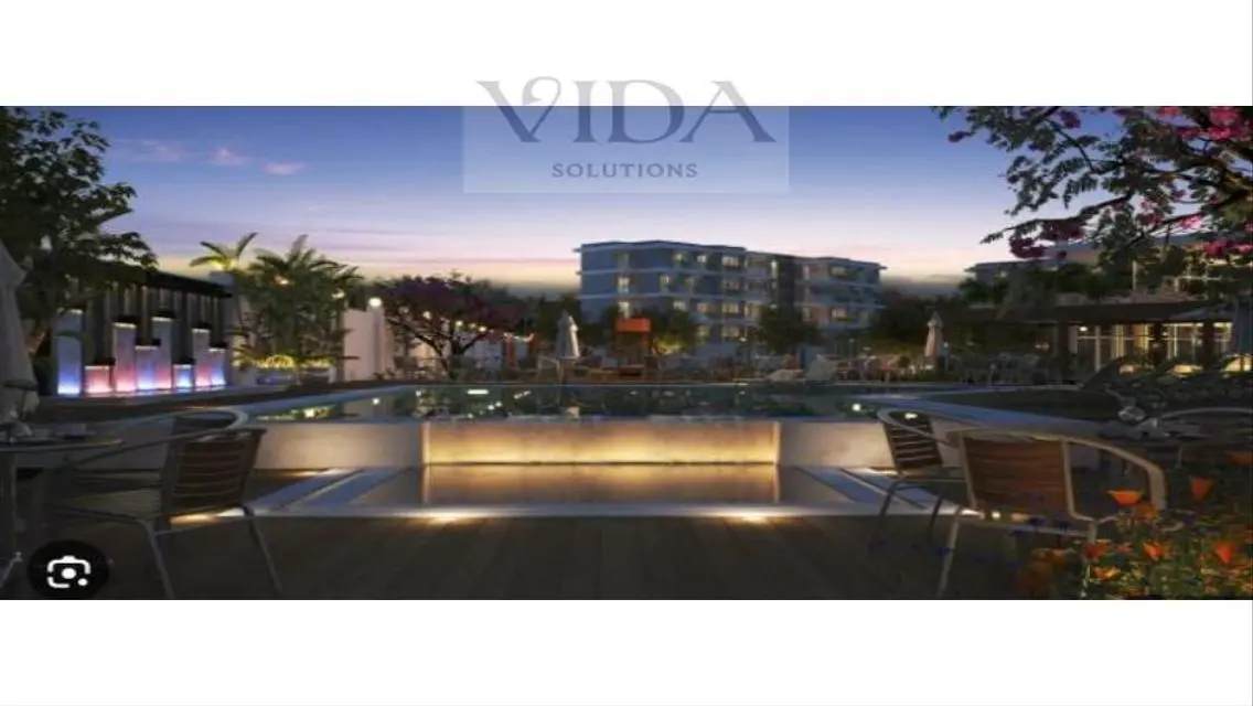 Luxurious Apartment Overlooking Lakes in Prime Location