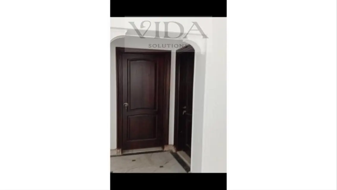 فيلا فاخرة للبيع بمساحة كبيرة بحمام سباحة وحديقة خاصة
