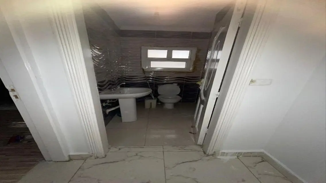 شقة فاخرة للإيجار في موقع مميز