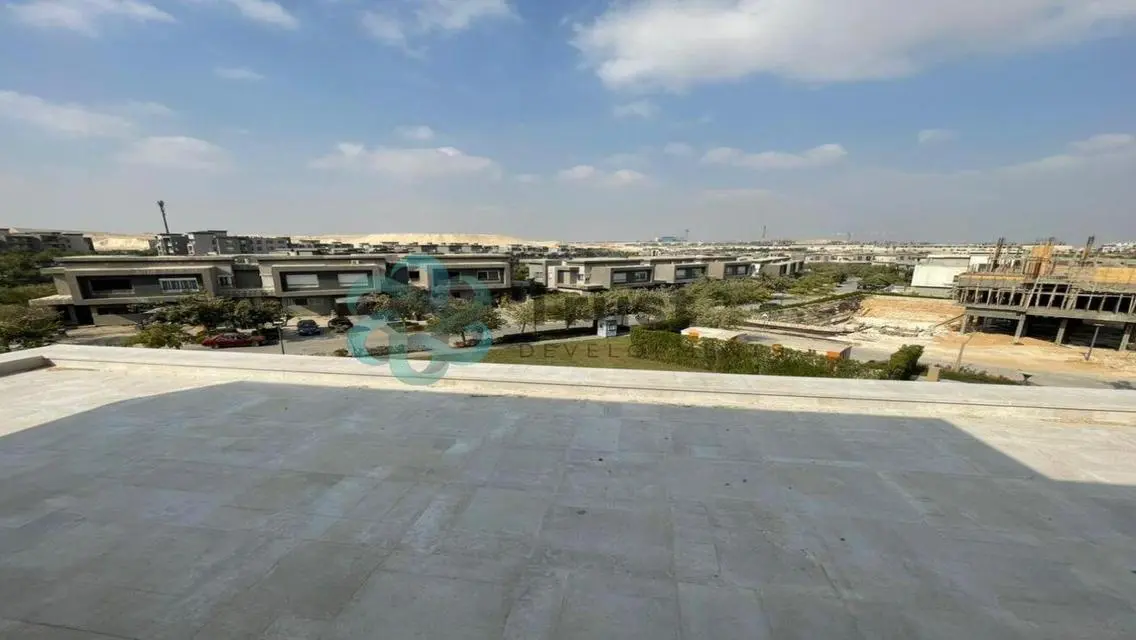 منزل فاخر مطل على بحيرات مع حديقة خاصة