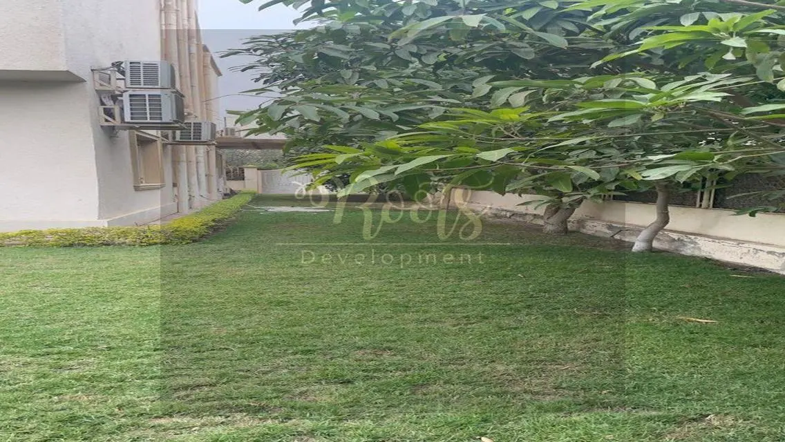 شقة رائعة بمساحة 2000 متر للبيع