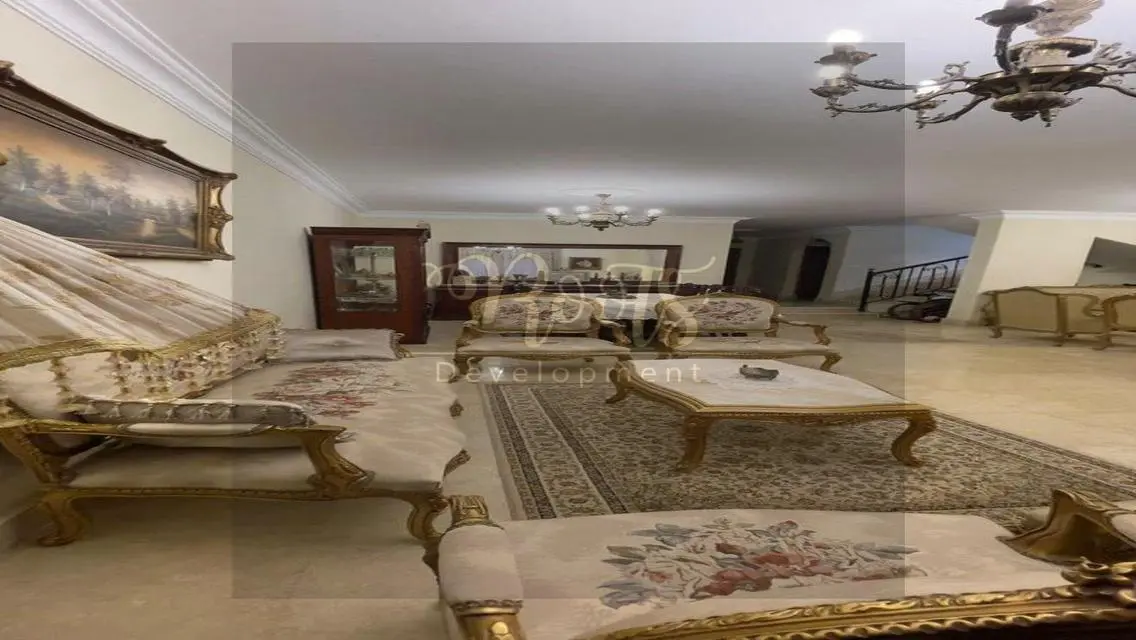 شقة رائعة بمساحة 2000 متر للبيع