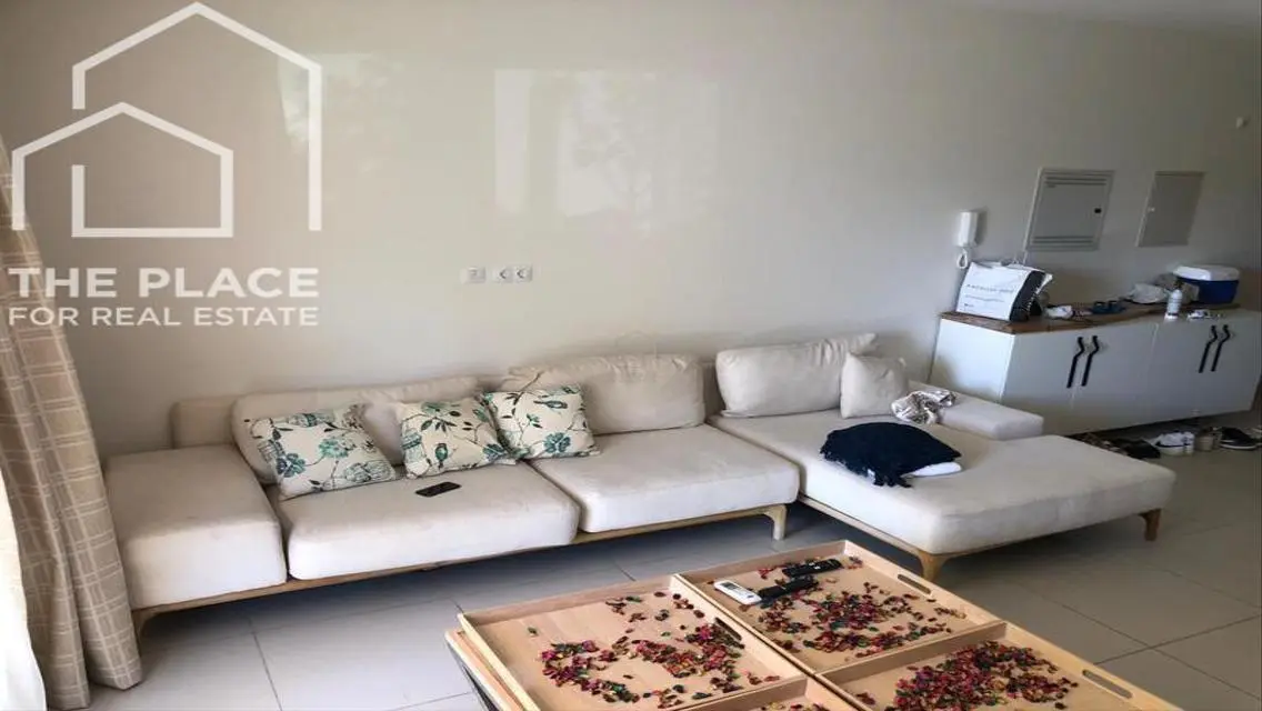 فيلا فاخرة للبيع بمساحة واسعة