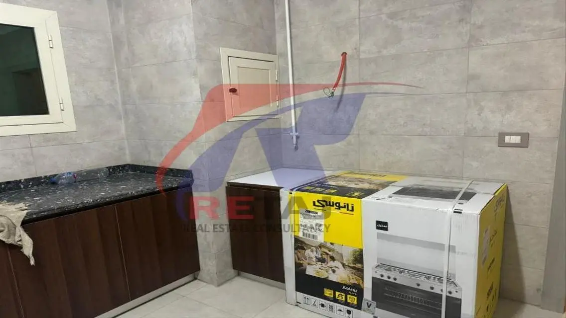 شقة للبيع بمساحة 275 متر في منطقة متميزة