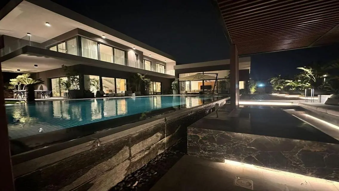 Luxury Villa with Pool and Lake View