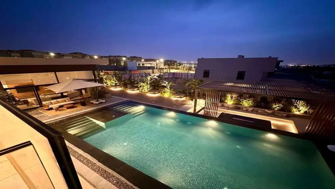 Luxury Villa with Pool and Lake View