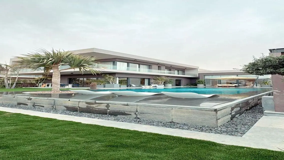 Luxury Villa with Pool and Lake View