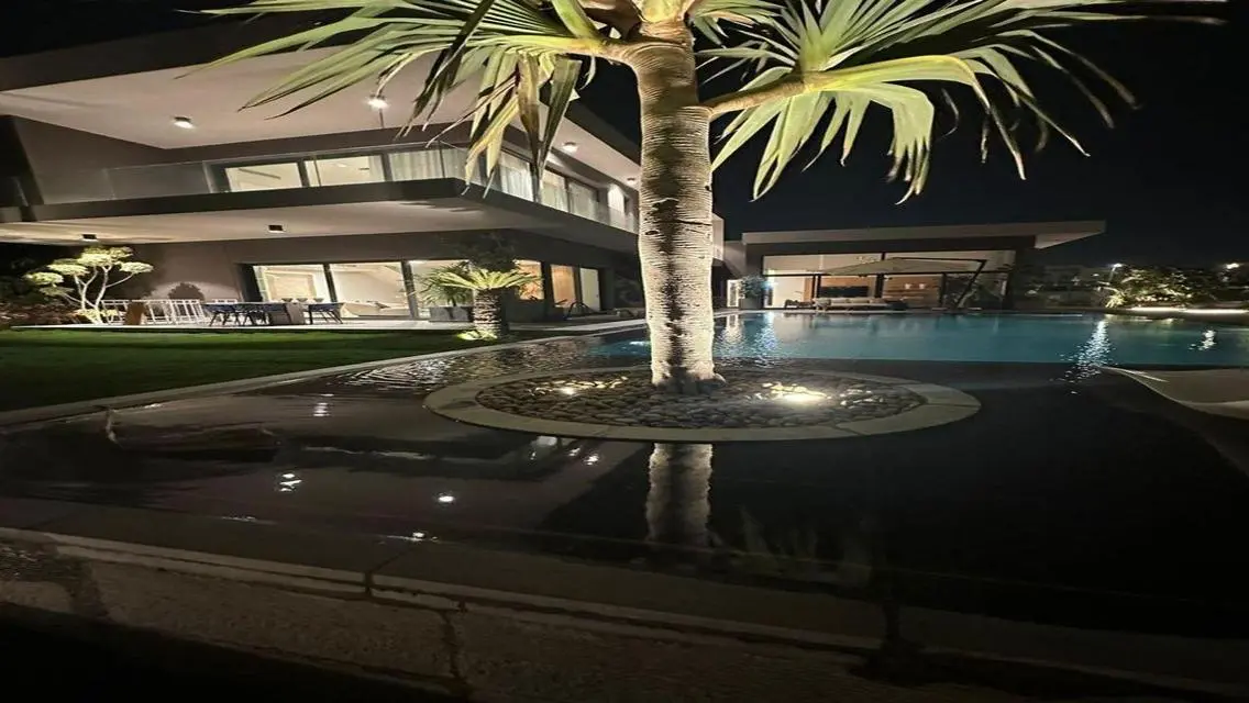 Luxury Villa with Pool and Lake View