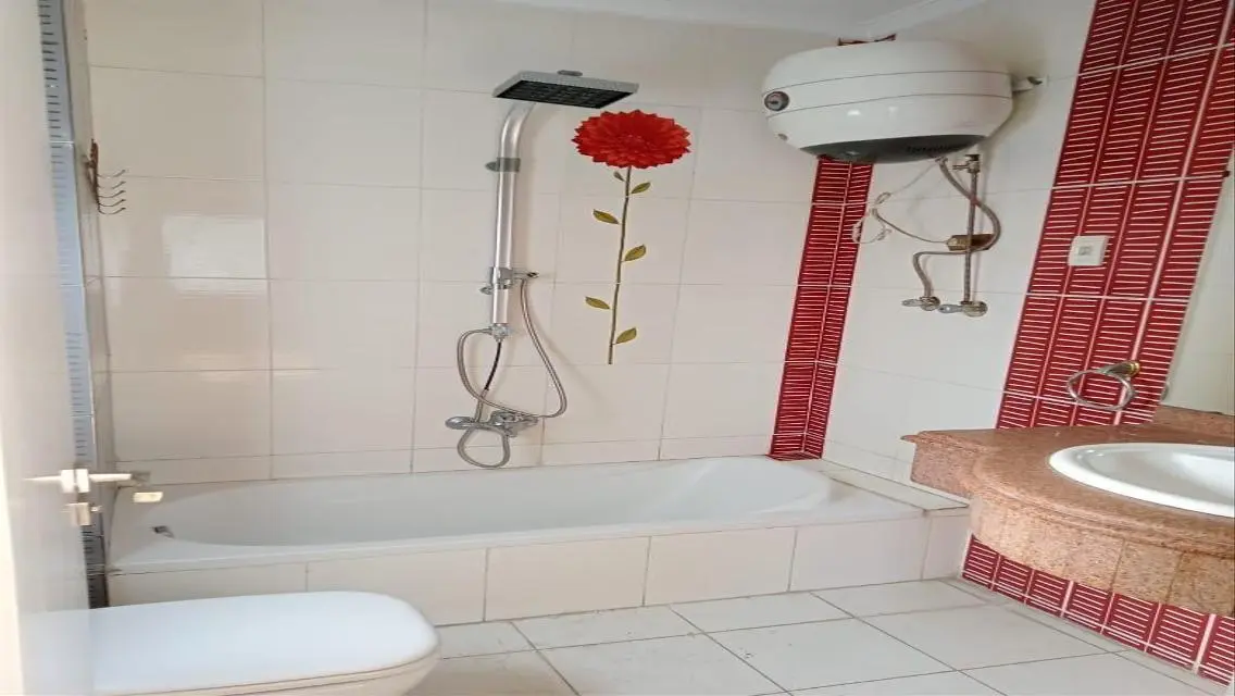 For Sale: 270 Square Meter Apartment