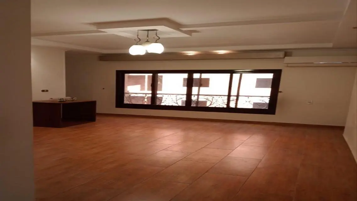For Sale: 270 Square Meter Apartment