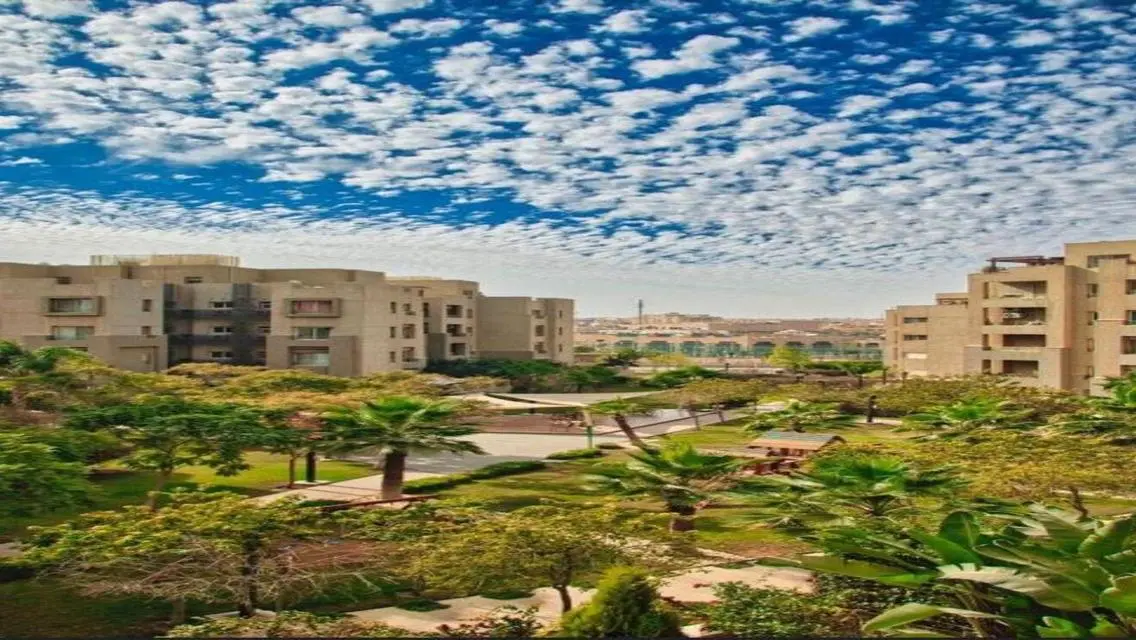 فيلا فاخرة مع شرفة ومسبح مشترك