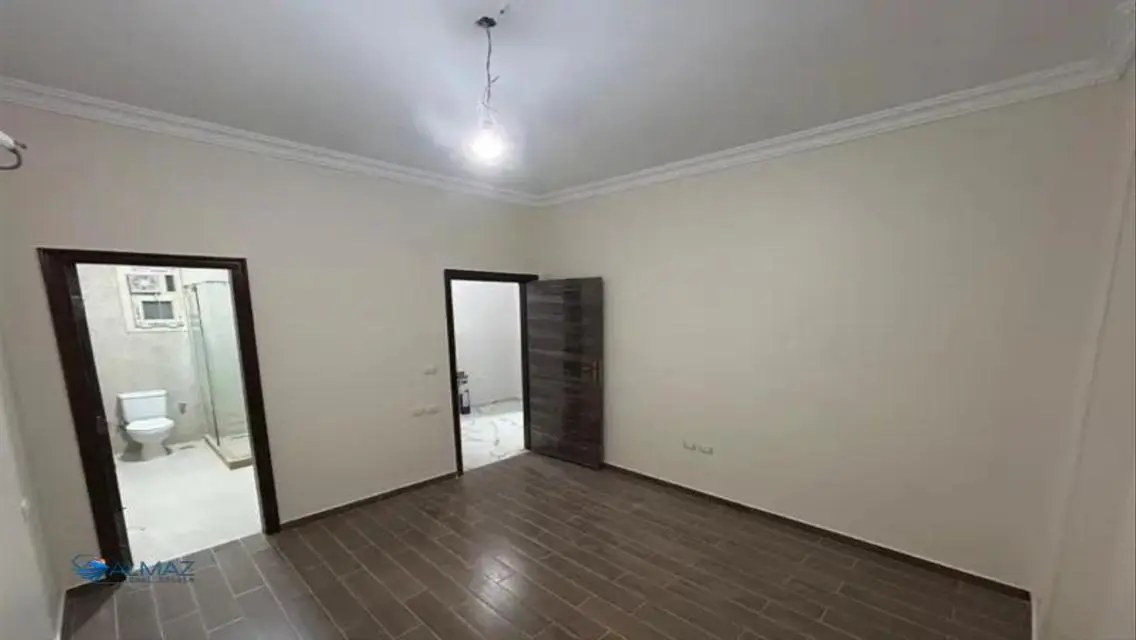 شقة للبيع في E8583-B-12-210