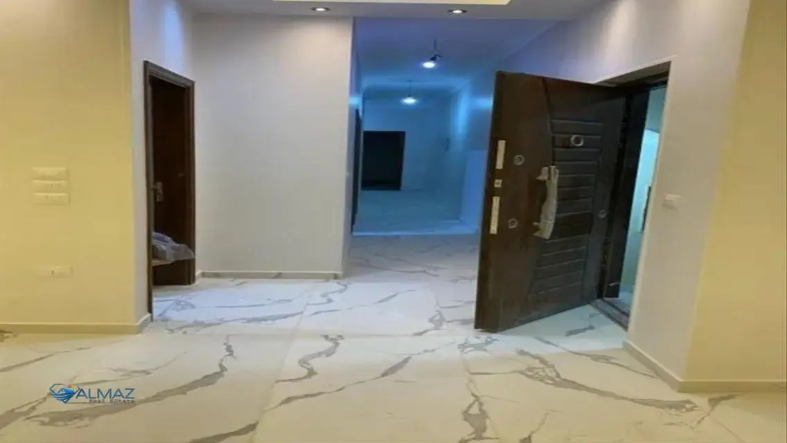 شقة للبيع في E8583-B-12-210