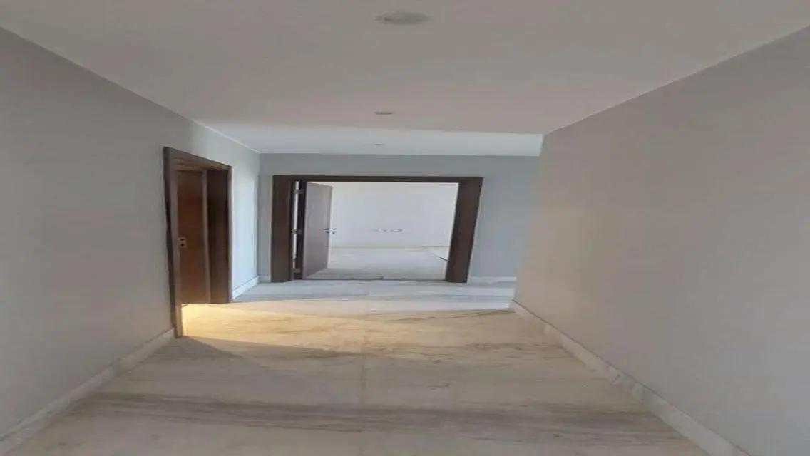 Luxury Apartment Overlooking Lakes - 196 sqm