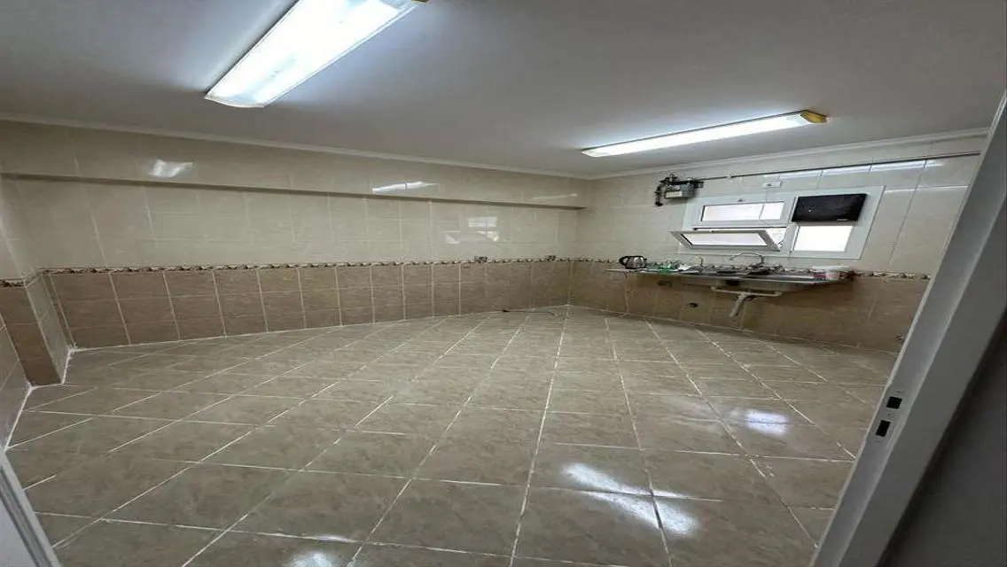 شقة فاخرة بمساحة واسعة بإطلالة ساحرة
