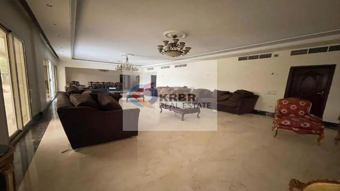 فيلا فاخرة مع مسبح خاص وحديقة