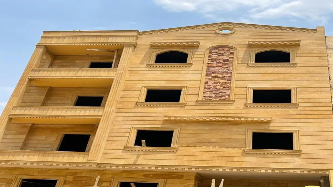 منزل فاخر للبيع مع حديقة ومسبح خاص