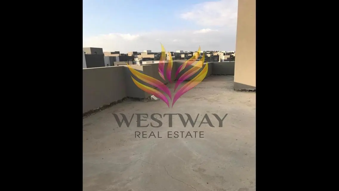 Stunning 275 sqm Apartment with Balcony