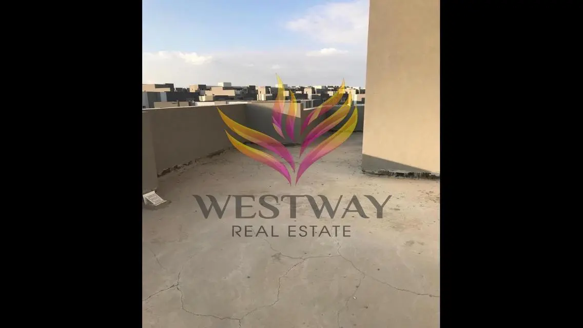 Stunning 275 sqm Apartment with Balcony