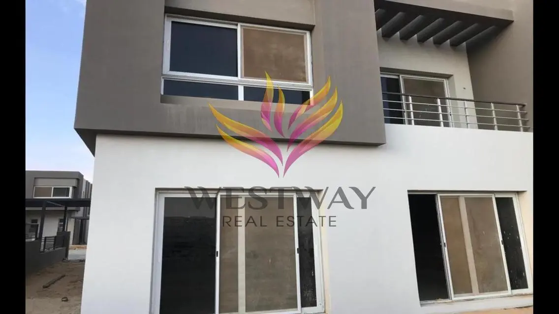 Stunning 275 sqm Apartment with Balcony