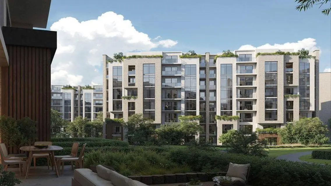 Luxurious Apartment with Spacious Layout and Lake View