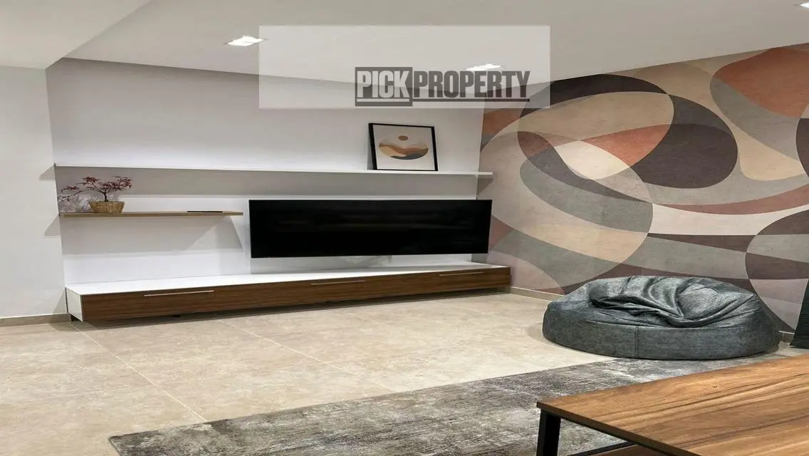 Luxury Apartment with Security Guard, 39 Square Meters