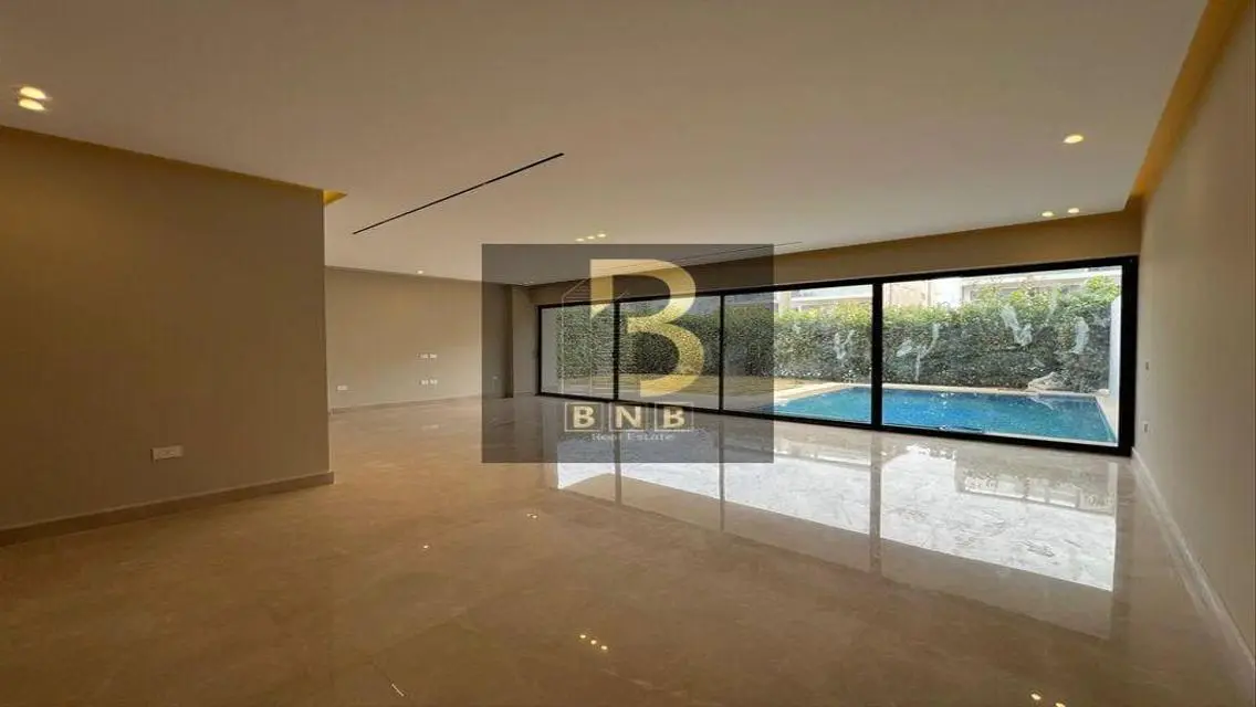 Luxury Apartment with Private Garden and Pool