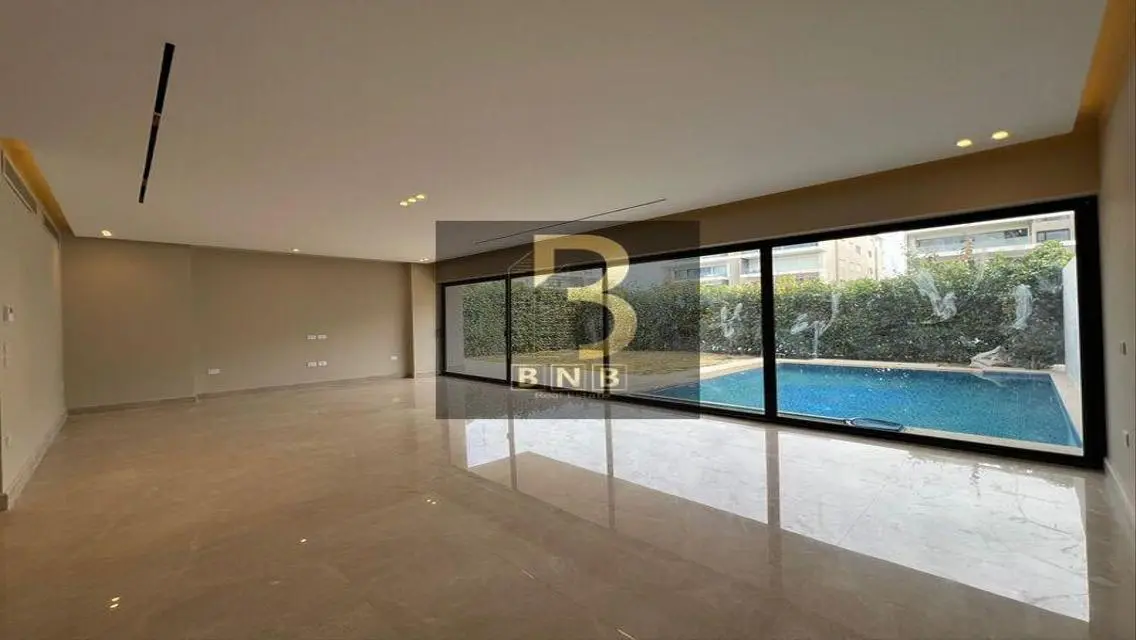 Luxury Apartment with Private Garden and Pool