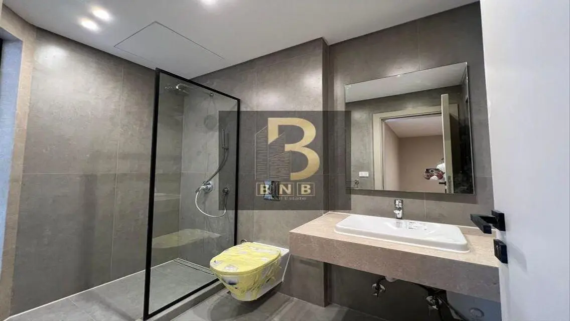 Luxury Apartment with Private Garden and Pool