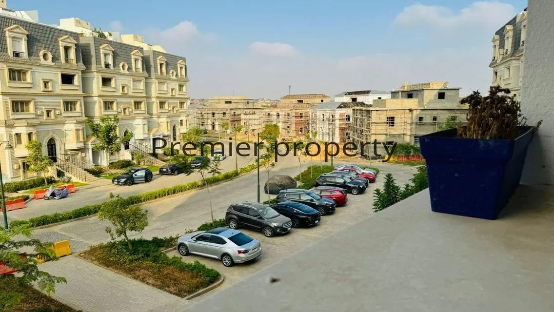 فيلا فاخرة للبيع في موقع متميز