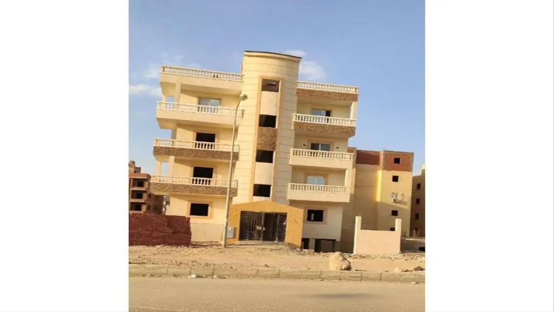 شقة مذهلة للبيع مع شرفة وحديقة خاصة
