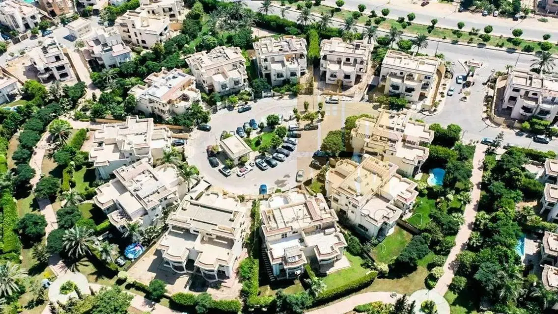 فيلا فاخرة للبيع في موقع متميز