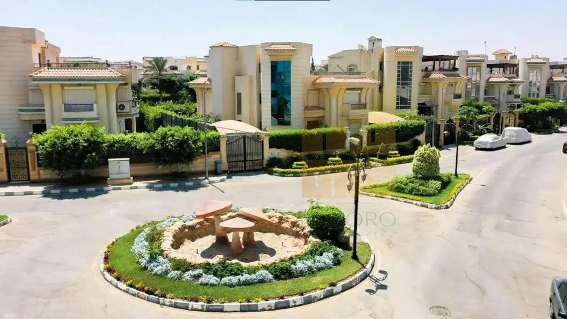 فيلا فاخرة للبيع في موقع متميز