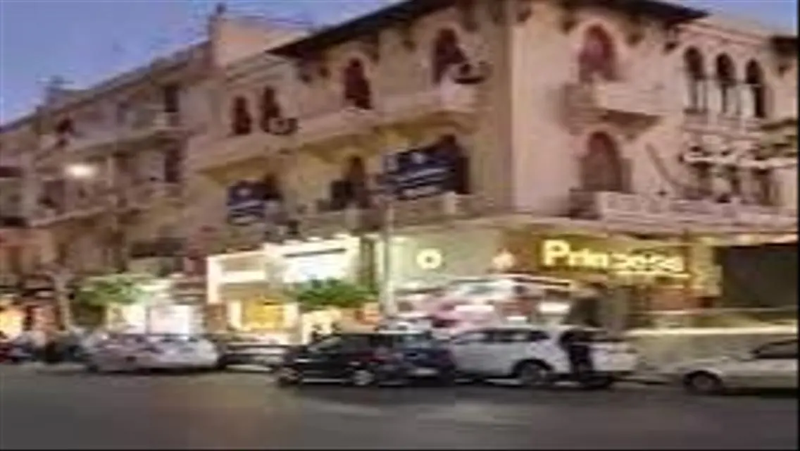 شقة فاخرة بمساحة واسعة للبيع