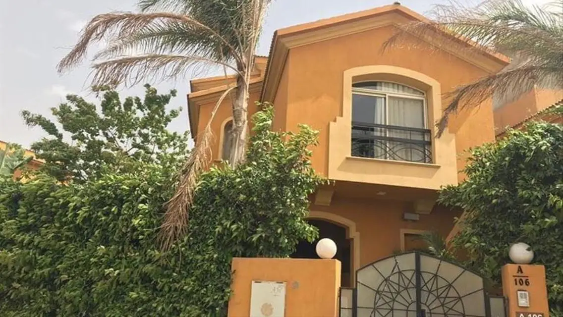 فيلا فاخرة بحمام سباحة وإطلالة مميزة
