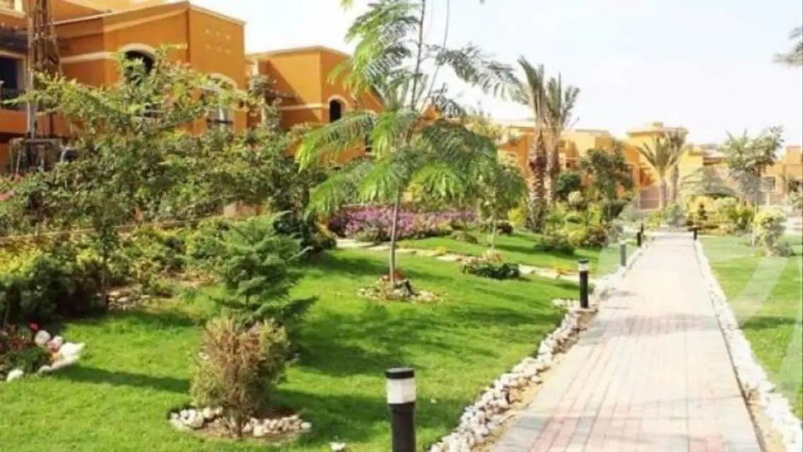 فيلا فاخرة بحمام سباحة وإطلالة مميزة