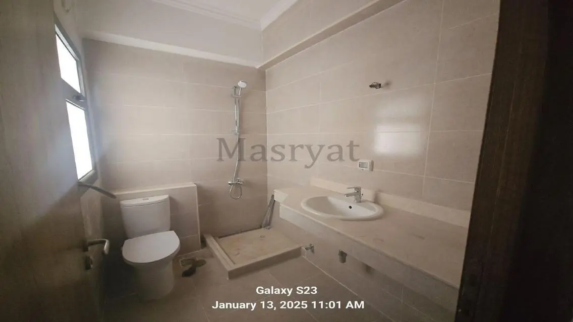 Luxury Apartment of 133 sqm Overlooking Lakes