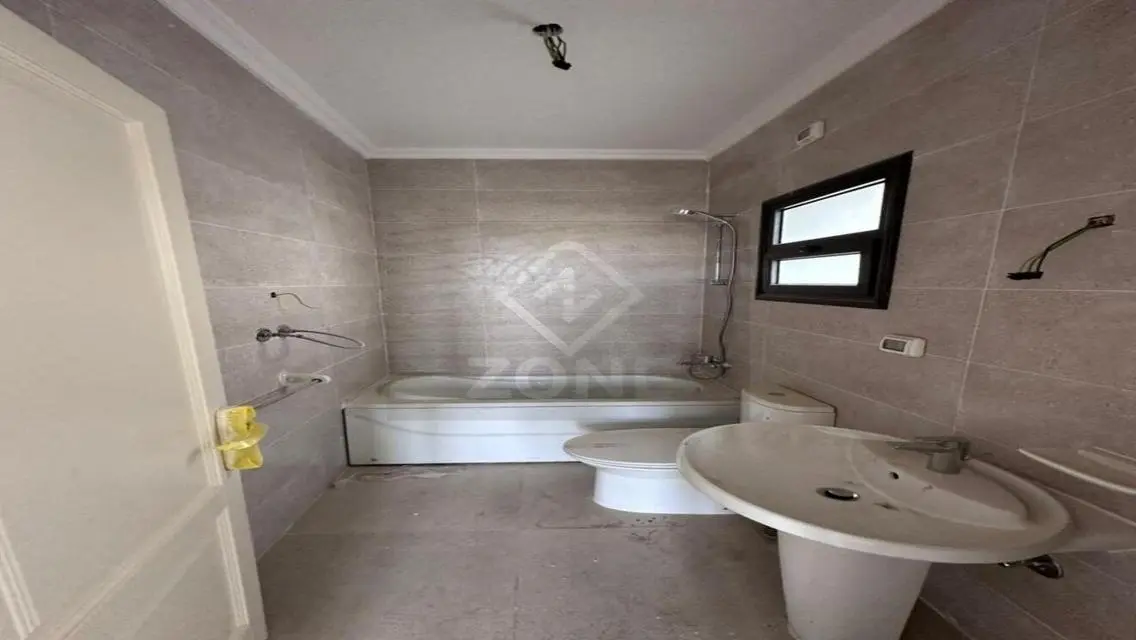 Luxury Apartment for Sale in B8