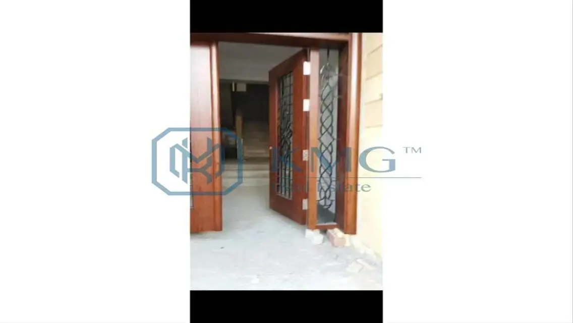 فيلا فاخرة بمساحة 400 متر للبيع