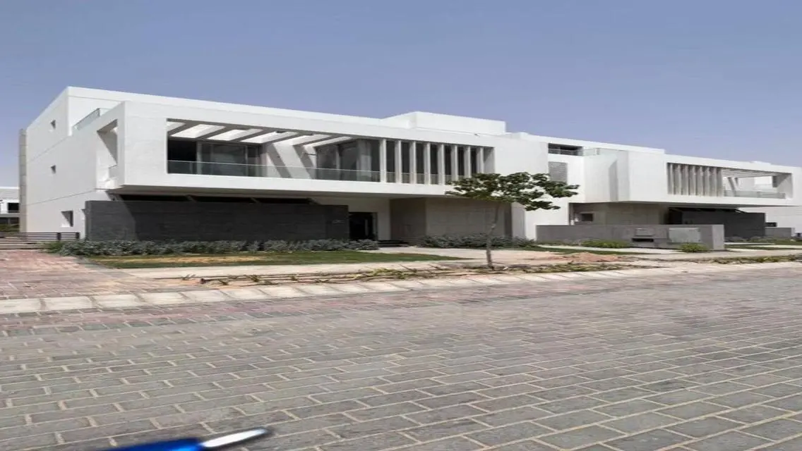فيلا مميزة بمساحة واسعة وخدمات فاخرة