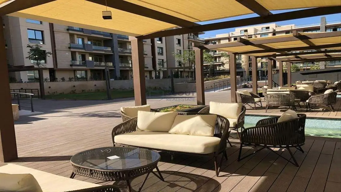 Luxury Apartment with Stunning Lake View