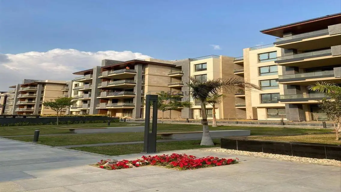 Luxury Apartment with Stunning Lake View