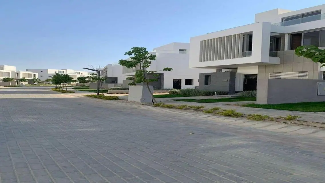 فيلا فاخرة مع مسبح وحديقة خاصة للبيع - 3 غرف نوم